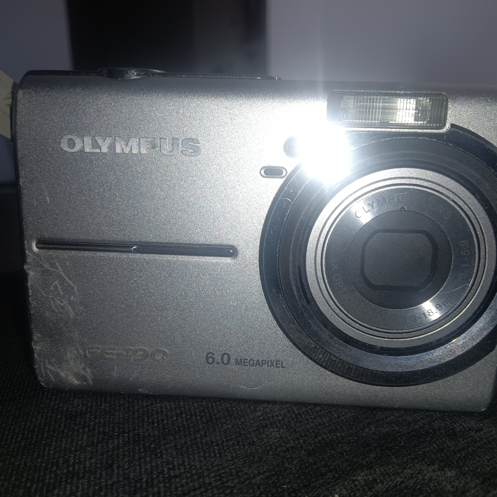 Olympus FE-190 Silver 6.0MP Compact Digital Camera